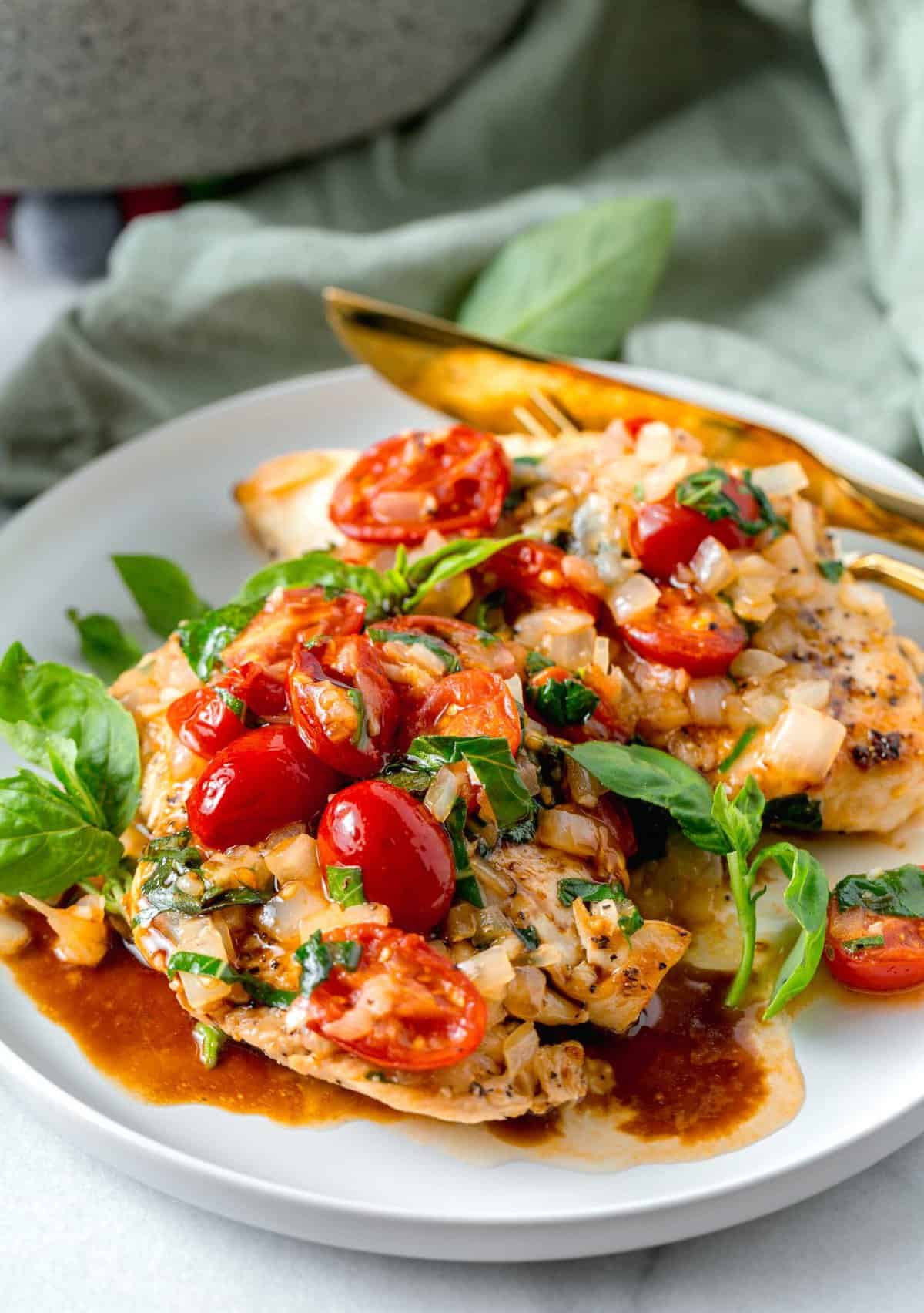 One Skillet Garlic Tomato Basil Chicken: Weight Watchers Meal